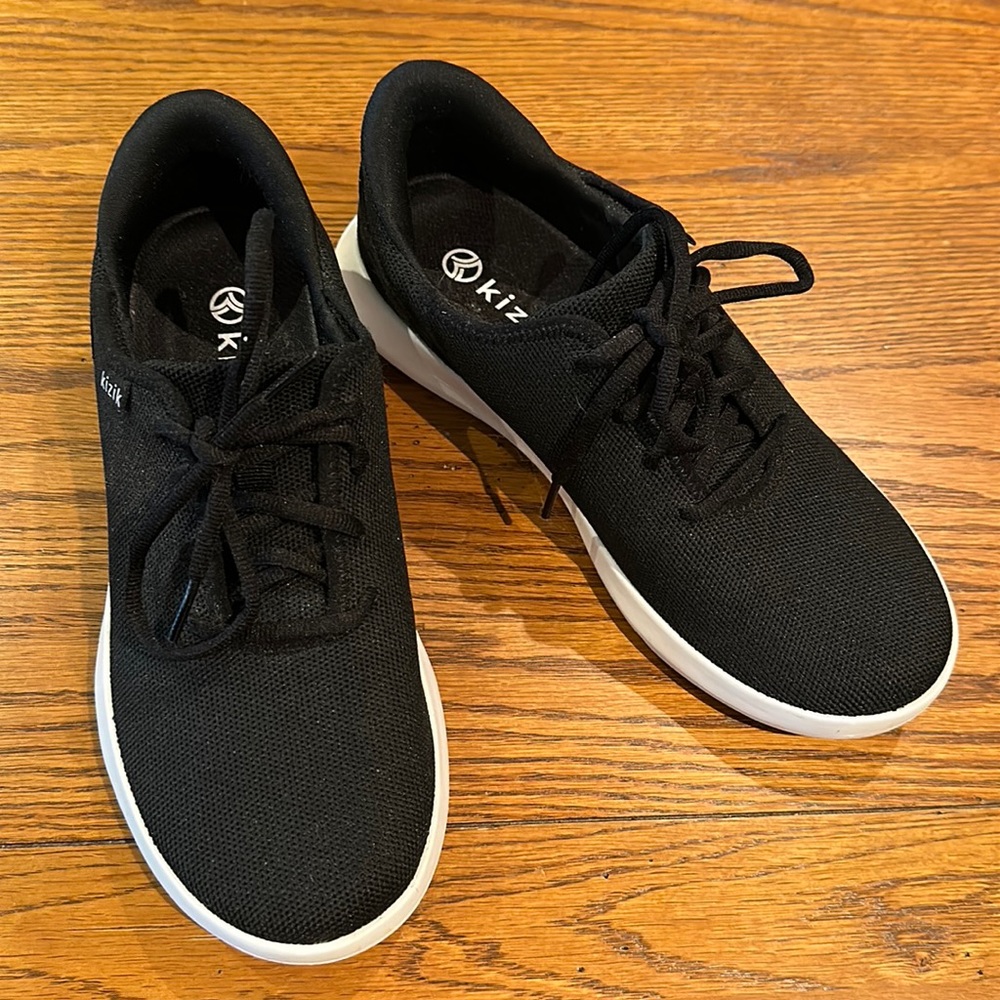 Only worn twice!  Like new and so easy to slip in just like the ads say.  8.5
